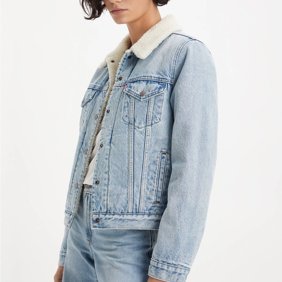Levi’s Puffy Shoulder Jean Jacket - Picture 1 of 8